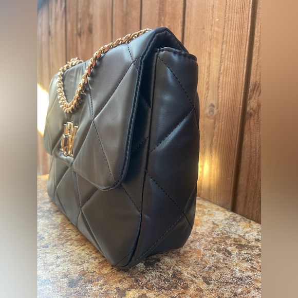 Badgley Mischka Quilted Big Chain Crossbody Bag - Picture 3 of 14